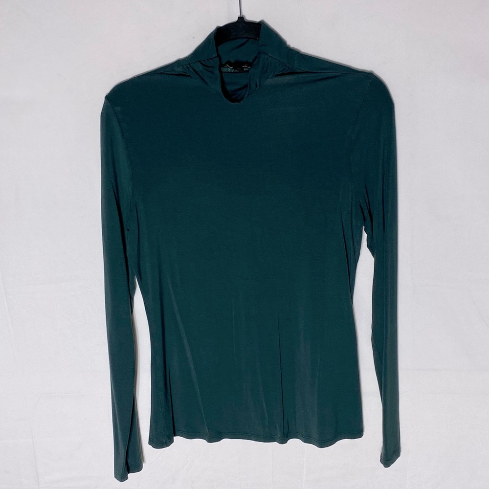 RW&CO. Green Fitted Long Sleeve Mock Neck Blouse M